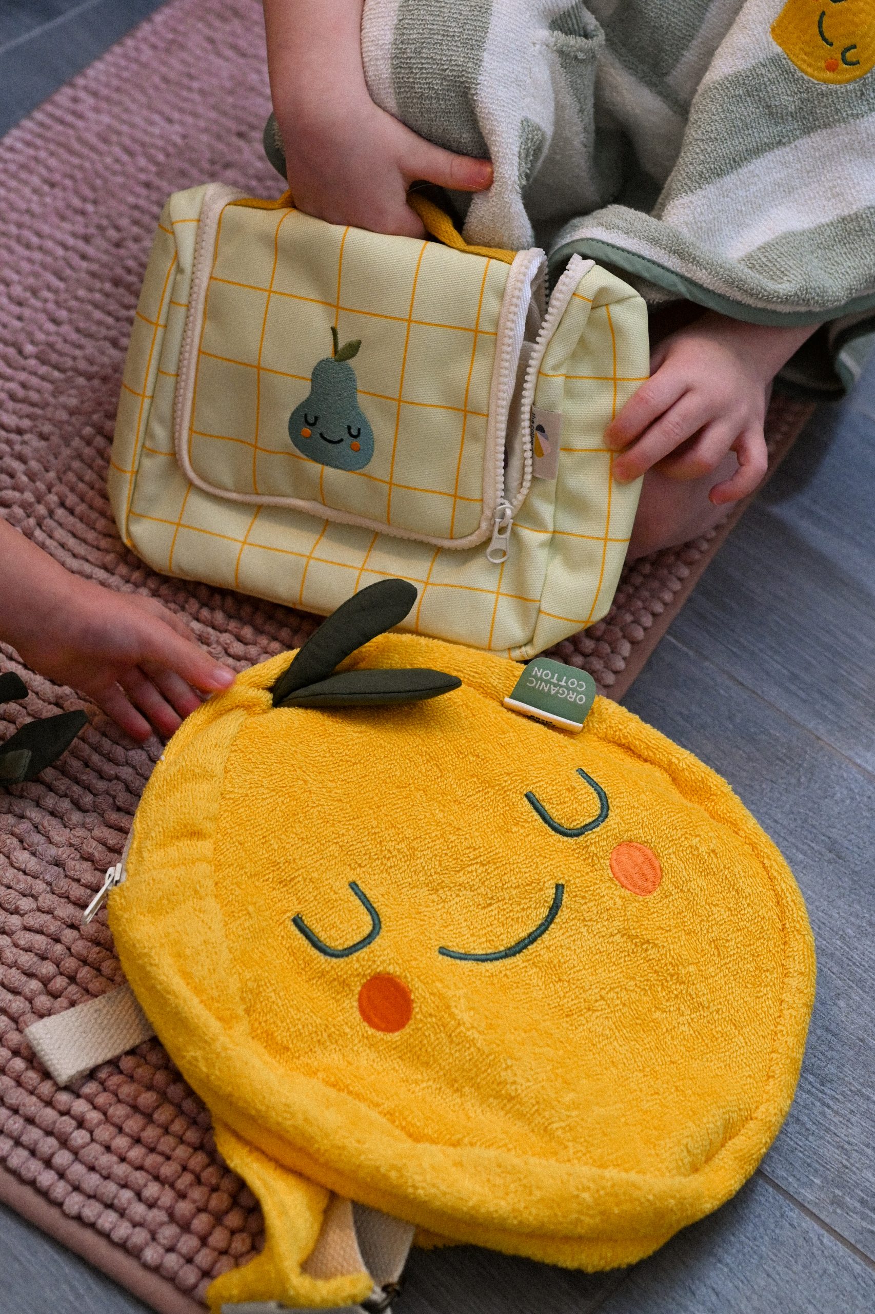 Toiletry Bag Pedro the Pear - Image 2