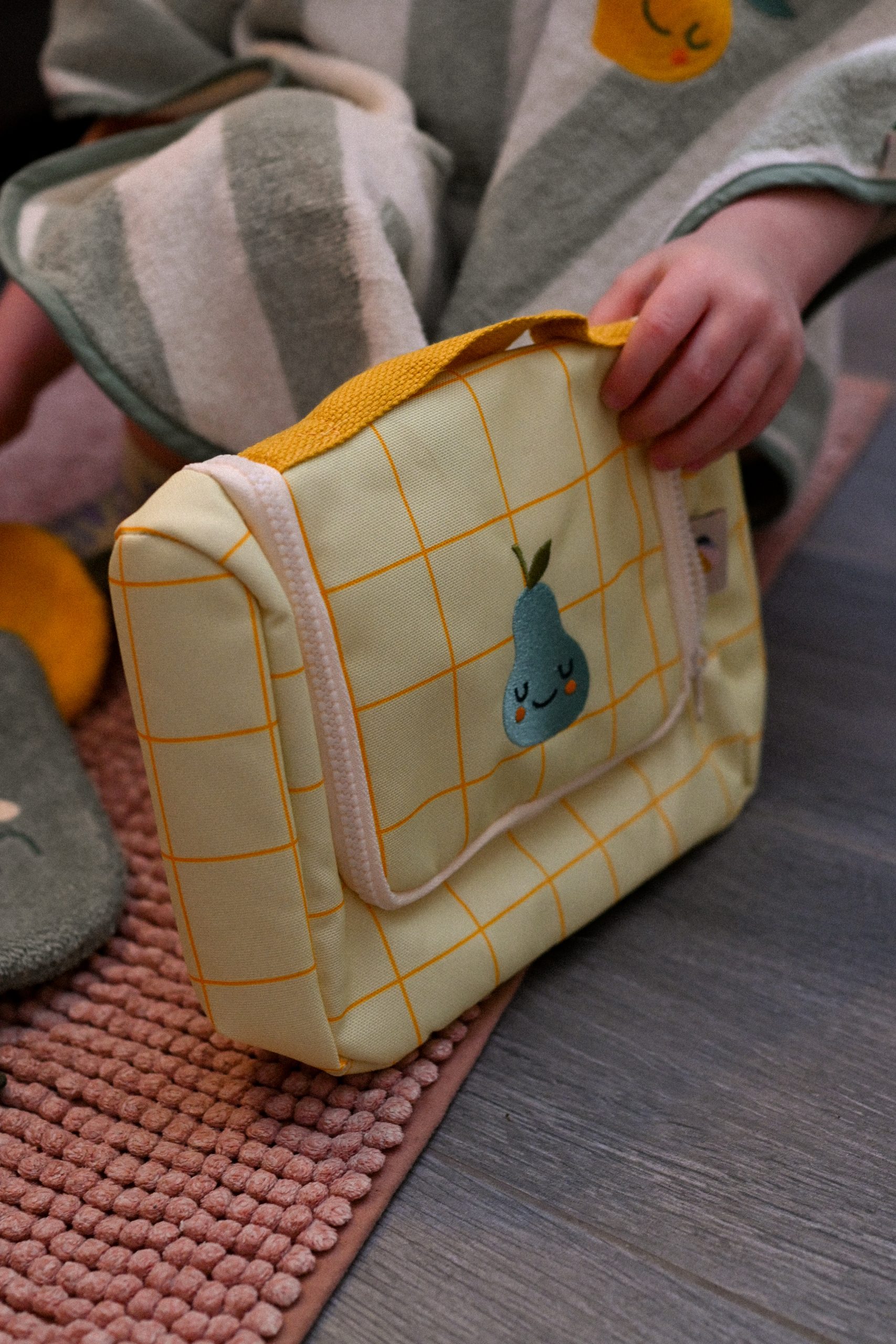 Toiletry Bag Pedro the Pear - Image 3